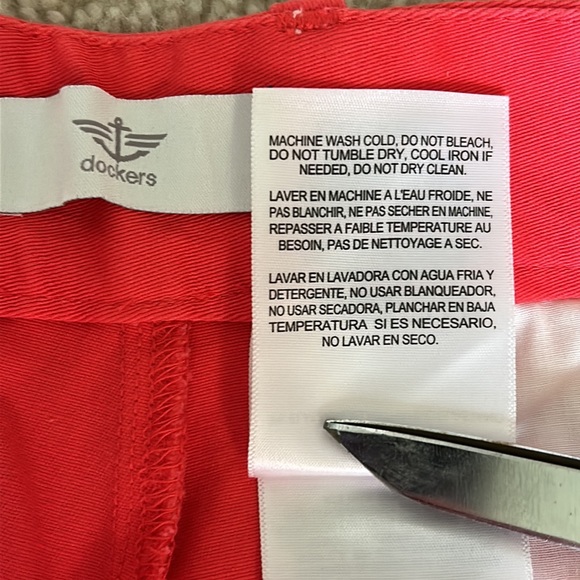 NWT Dockers Ideal Bermuda Woman’s Shorts Size 6 - Picture 5 of 15